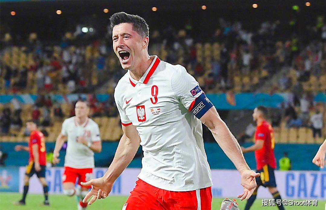 关于瑞典碾压多特蒙德，莱万关键制胜的信息