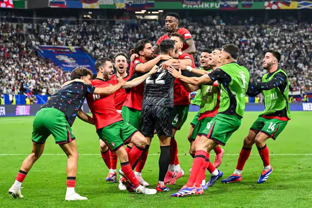 波兰队险胜葡萄牙队,波尔点燃赛场 波兰队险胜葡萄牙队,波尔点燃赛场