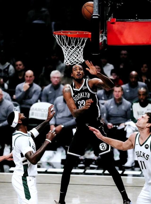 雄鹿力克篮网,莫兰特关键制胜 雄鹿力克篮网,莫兰特关键制胜