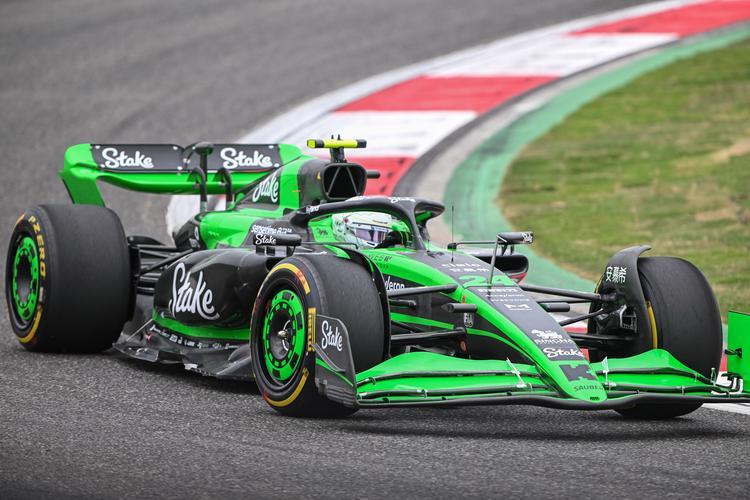 红牛二队力克雷诺车队,周冠宇扛起全队 红牛二队力克雷诺车队,周冠宇扛起全队