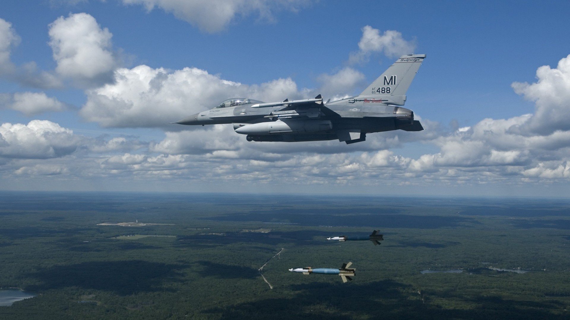 极速狂飙与沉稳致胜，从F1收官战到马刺擒鹿，看体育的终极魅力