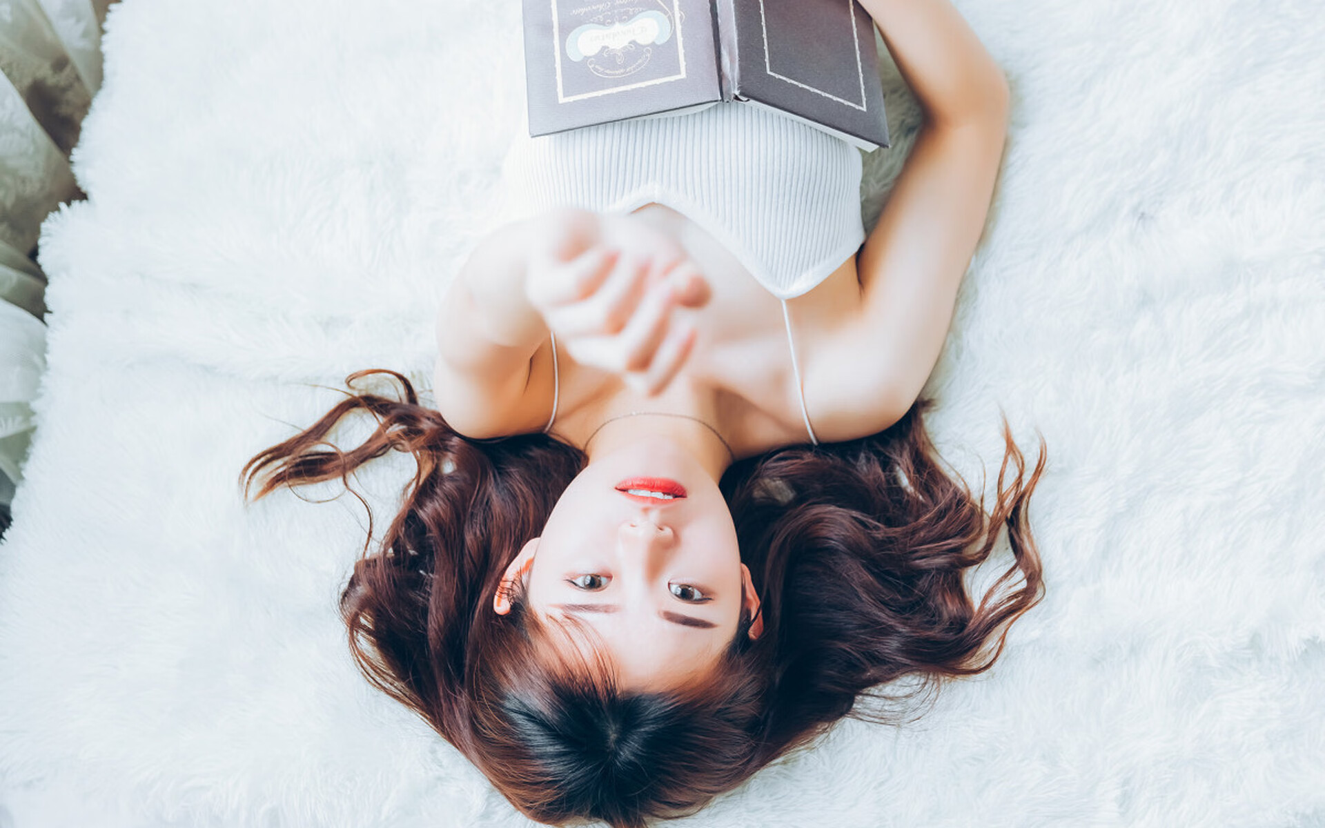 烟花与礁石，当范弗利特的无声轰鸣撕裂雄鹿的虚假繁华