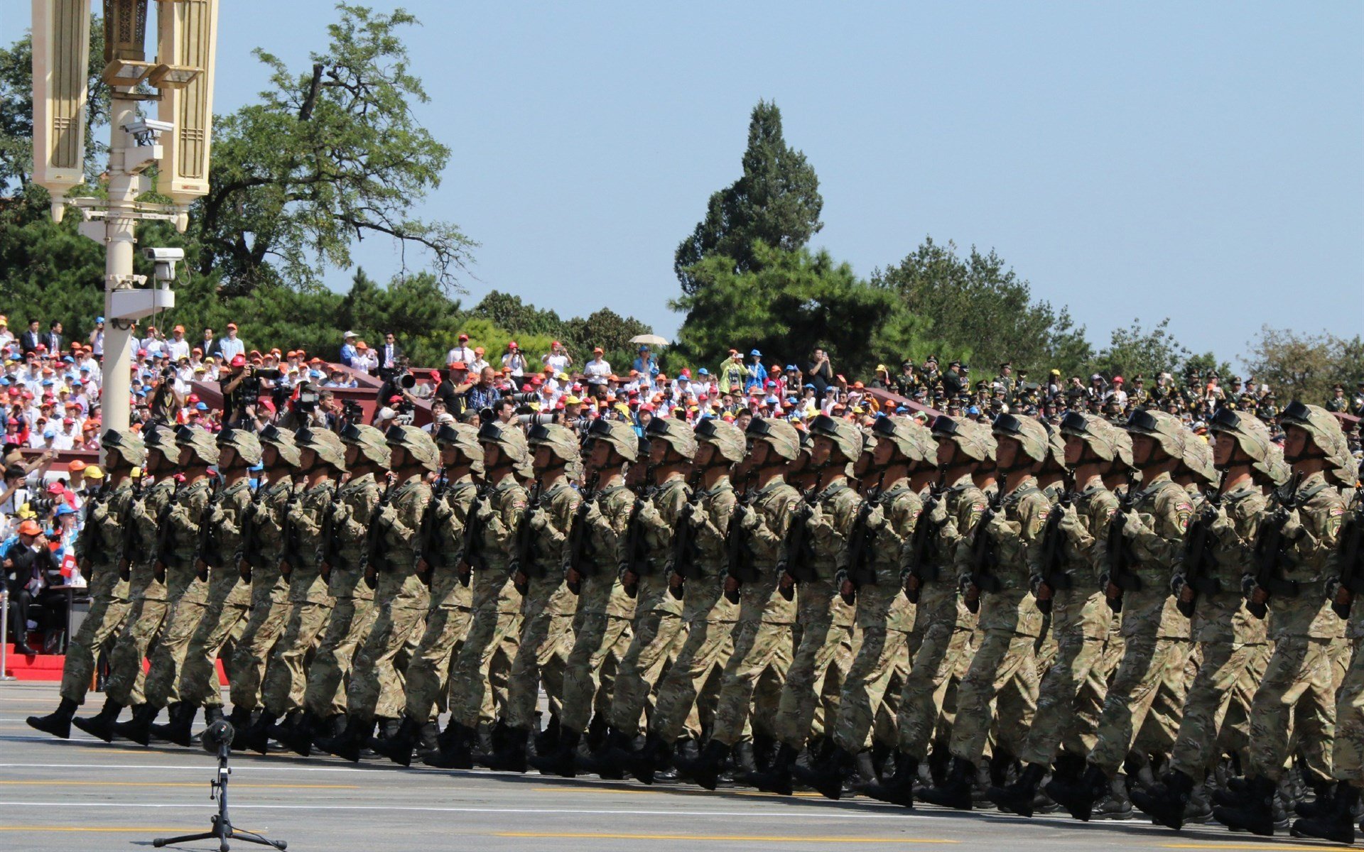 极速突破之夜，当F1方向盘与篮球飞旋交错